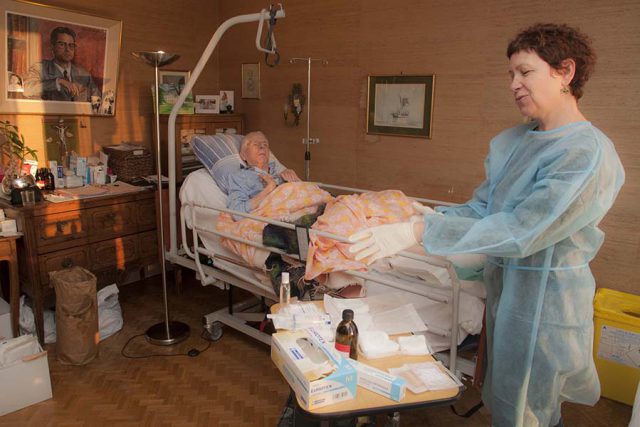 Hospitalisation des personnes âgées à domicile