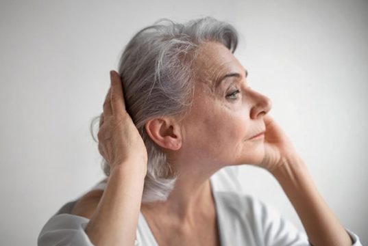 Chute de cheveux chez les seniors