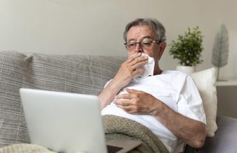 Rhume : traitements dès les premiers symptômes (nez qui coule…) rhume personne âgée