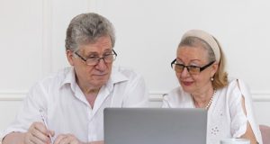PLFSS 2027 retraités : gel des pensions, abattement, cumul